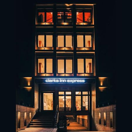 Clarks Inn Express, Dehradun Exterior photo