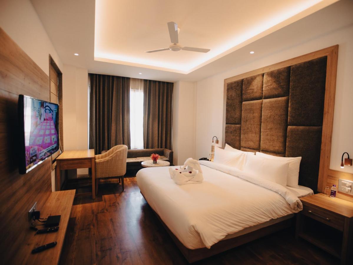 Clarks Inn Express, Dehradun Exterior photo