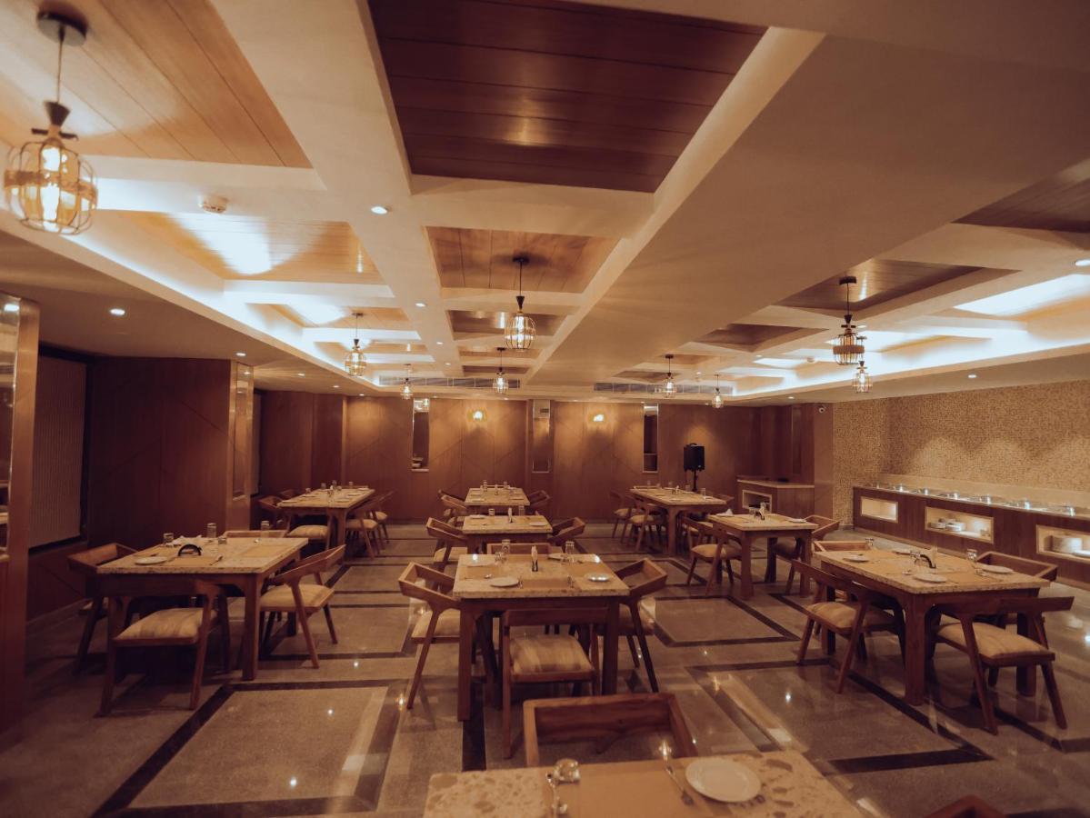 Clarks Inn Express, Dehradun Exterior photo