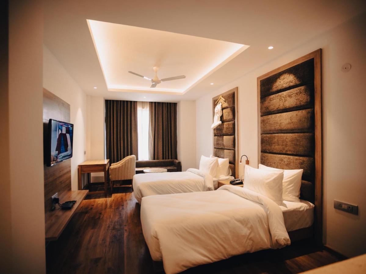 Clarks Inn Express, Dehradun Exterior photo