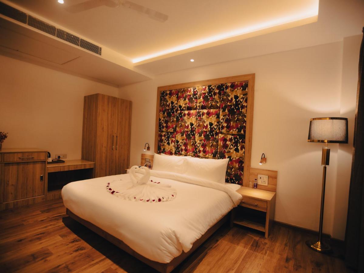 Clarks Inn Express, Dehradun Exterior photo