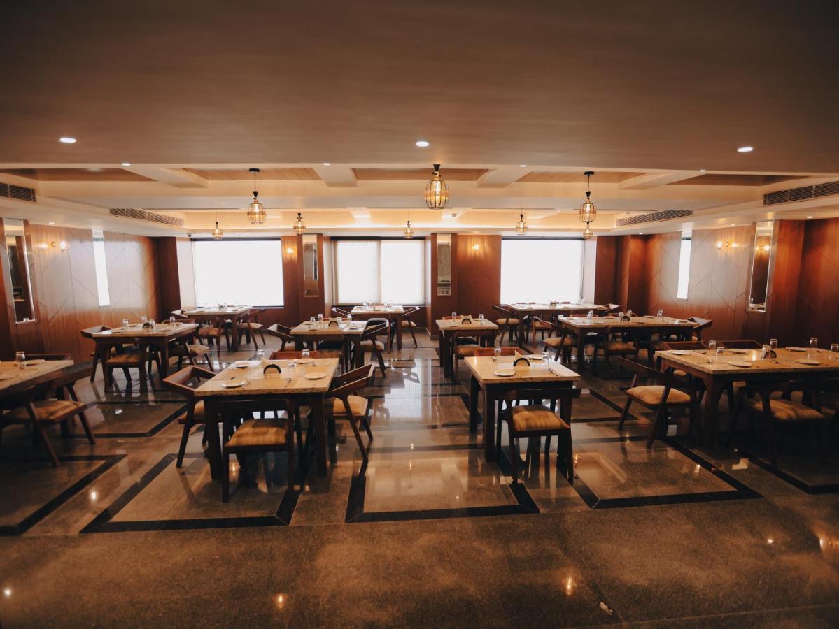 Clarks Inn Express, Dehradun Exterior photo