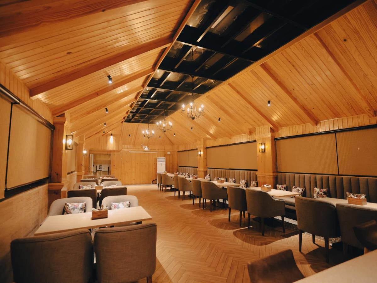Clarks Inn Express, Dehradun Exterior photo
