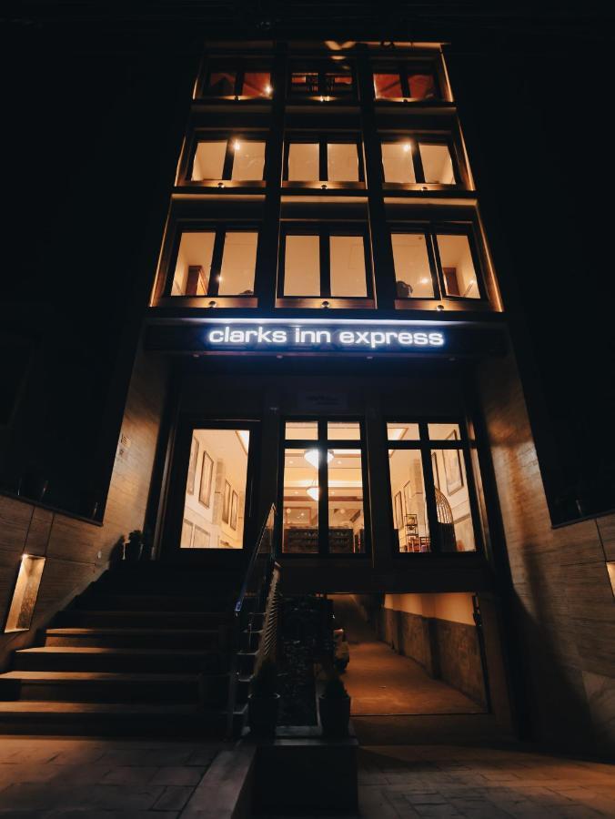 Clarks Inn Express, Dehradun Exterior photo