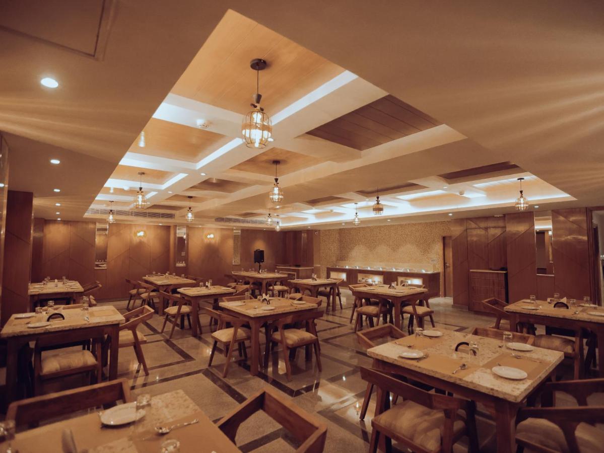 Clarks Inn Express, Dehradun Exterior photo