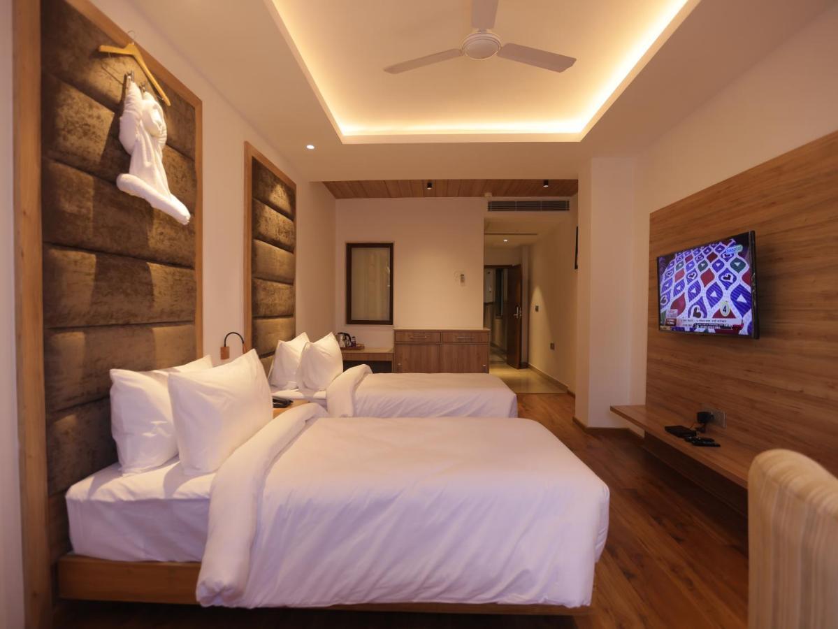 Clarks Inn Express, Dehradun Exterior photo