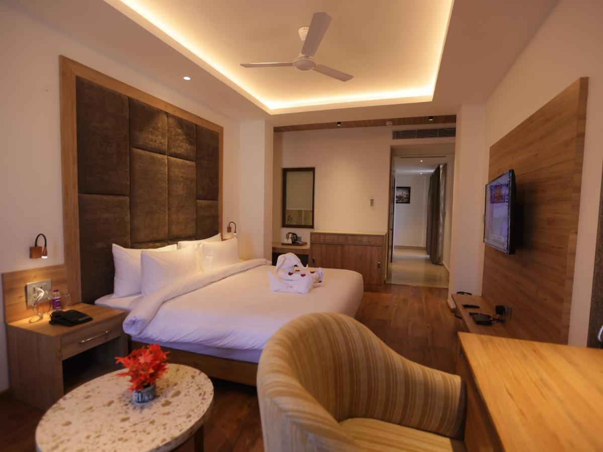 Clarks Inn Express, Dehradun Exterior photo