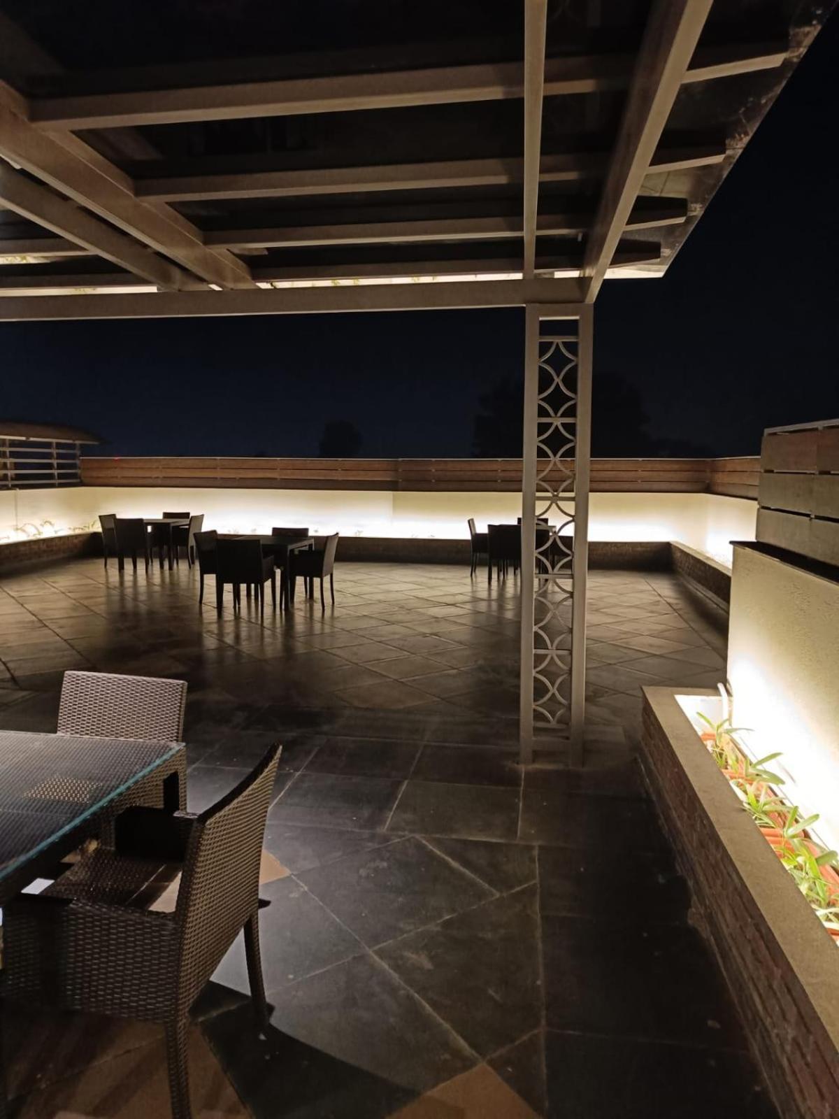Clarks Inn Express, Dehradun Exterior photo